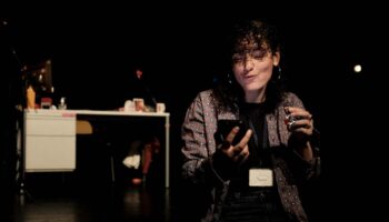 « The aborrrtion ship », mis en scène par Mathilde Wind : un documentaire séduisant sur la dure histoire de l’avortement - Critique sortie Théâtre Paris Théâtre de la Reine Blanche