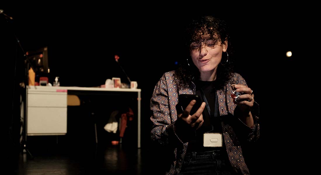 « The aborrrtion ship », mis en scène par Mathilde Wind : un documentaire séduisant sur la dure histoire de l’avortement - Critique sortie Théâtre Paris Théâtre de la Reine Blanche