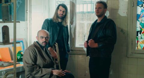 Le chantre égyptien Abdullah Miniawy en trio inédit - Critique sortie Jazz / Musiques 75018 Paris Théâtre de la Ville - Théâtre des Abbesses