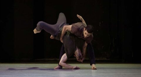 « Nature of a Fall » d’Adi Boutrous en première mondiale au Théâtre de la Ville - Critique sortie Danse Paris Théâtre des Abbesses