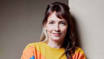 Julie-Anne Roth convoque pour la première fois Josiane Balasko et sa fille Marilou Berry dans « Ça, c’est l’amour » de Jean Robert-Charrier - Critique sortie Théâtre Paris Théâtre des Bouffes Parisiens