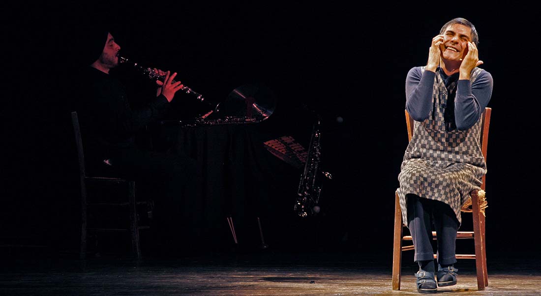 Saverio La Ruina reprend « Dissonorata », un théâtre vibrant autour du destin d’une femme calabraise - Critique sortie  Paris institut culturel italien