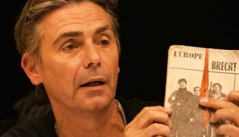 « Le Cercle de craie caucasien » : Emmanuel Demarcy-Mota et la troupe du Théâtre de la Ville font entendre la voix de la tendresse et interrogent la transmission - Critique sortie Théâtre Paris Théâtre de la Ville-Sarah Bernhardt