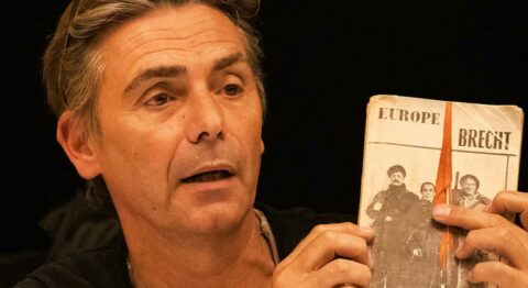 « Le Cercle de craie caucasien » : Emmanuel Demarcy-Mota et la troupe du Théâtre de la Ville font entendre la voix de la tendresse et interrogent la transmission - Critique sortie Théâtre Paris Théâtre de la Ville-Sarah Bernhardt