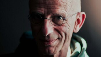 Jacques Vincey réactionne la fonction citoyenne du théâtre dans « La Fin du courage » de Cynthia Fleury - Critique sortie Théâtre Paris Théâtre de l’Atelier