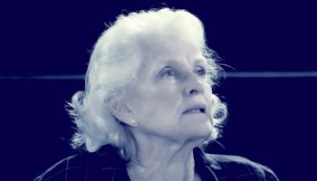 « La Découvreuse oubliée » d’Elisabeth Bouchaud célèbre les savantes oubliées - Critique sortie Théâtre 75018 Paris La Reine Blanche