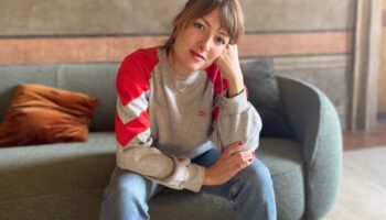 Avec « Chiens », Lorraine de Sagazan poursuit son exploration de la machine judiciaire en éclairant la brutalité de l’industrie pornographique - Critique sortie Théâtre Paris Théâtre des Bouffes du Nord