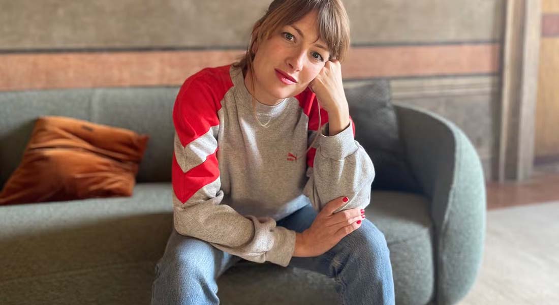 Avec « Chiens », Lorraine de Sagazan poursuit son exploration de la machine judiciaire en éclairant la brutalité de l’industrie pornographique - Critique sortie Théâtre Paris Théâtre des Bouffes du Nord