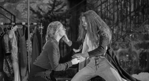 Simon Falguières rend hommage à Molière et aborde les tourments de notre époque avec « Molière et ses Masques » - Critique sortie Théâtre Paris Les Plateaux Sauvages