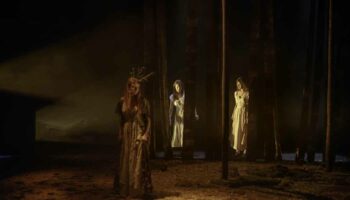 Alain Batis met en scène le très sensible « Pluie dans les cheveux » de Tarjei Vesaas. Une mise en scène soignée et poignante ! - Critique sortie Théâtre Théâtre de l’Epée de Bois