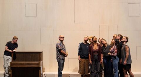 Avec « Willy Protagoras enfermé dans les toilettes », Wajdi Mouawad revient à ses débuts - Critique sortie Théâtre Paris La Colline – Théâtre National