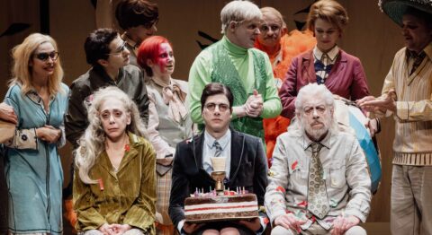 Wajdi Mouawad revient à « Willy Protagoras enfermé dans les toilettes », cri de colère contre un monde pourri - Critique sortie Théâtre Paris La Colline – Théâtre National