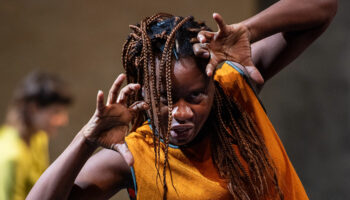 « Black Lights » par Mathilde Monnier, une pièce coup de poing - Critique sortie  Annecy