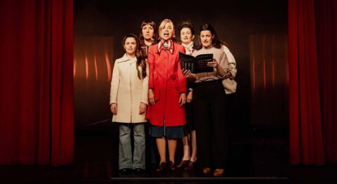 « Le Procès d’une vie », Barbara Lamballais et Karina Testa s’emparent du Procès de Bobigny et proposent au Splendid une pièce délicieusement incarnée - Critique sortie Théâtre 75010 Paris Théâtre du Splendid