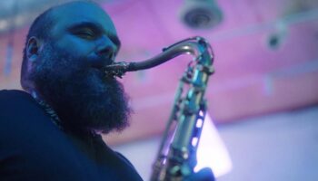 Le Massilia Sounds avec le saxophoniste Raphaël Imbert - Critique sortie Jazz Paris Cité de la Musique - Philharmonie de Paris