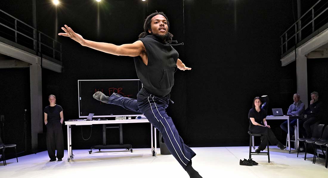 DOGS [Nouvelles du parc humain], conception Michel Schweizer - Critique sortie Danse Paris Le Centquatre