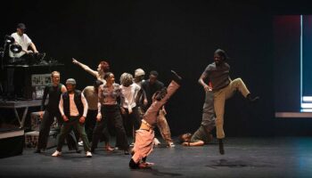 Le « DUB » d’Amala Dianor revient avec ses onze superbes danseurs et danseuses - Critique sortie Danse Paris Le 13ème Art