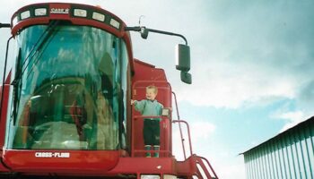 Avec « Et dire que j’ai ton sang dans mes veines », Clément Piednoel Duval prend le chemin de l’autofiction - Critique sortie Théâtre 75020 Paris Théâtre ouvert