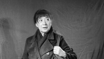 Patrick Mons met en scène « Mère morte » de Lucile Bertin, une pièce autour de l&rsquo;inceste et du silence de ses complices. - Critique sortie Théâtre Paris Les rendez-vous d'ailleurs