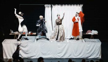 Avec Molière et ses masques, Simon Falguières célèbre la liberté joyeuse et généreuse du théâtre de tréteaux - Critique sortie Théâtre Paris Les Plateaux Sauvages