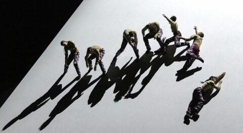 Damien Jalet présente « Onbashira Diptych » avec le Grand Théâtre de Genève - Critique sortie Danse Paris Théâtre de la Ville-Sarah Bernhardt