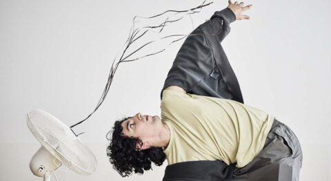 Tal Reuveny met en scène le texte de Simon Grangeat, « Au bout de ma langue انا لا اشتكي » - Critique sortie Théâtre Paris Maif Social Club