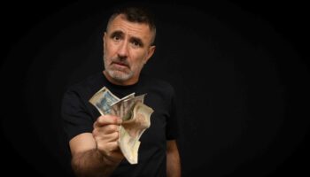 « Pays Bonheur », touchant seul en scène porté par Thierry de Pina d’après le roman d’Emmanuel Darley - Critique sortie Théâtre Paris Le Guichet Montparnasse