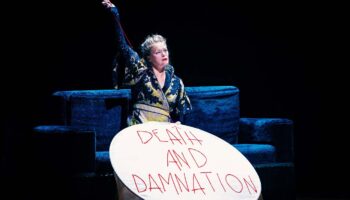 « Une maison de poupée » d&rsquo;Yngvild Aspeli, une pièce bien ficelée qui ne laisse personne indifférent - Critique sortie Théâtre 75015 Paris. _THEATRE SILVIA MONFORT