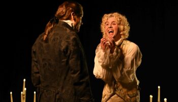 Olivier Solivérès offre une relecture saisissante d’ « Amadeus » de Peter Shaffer - Critique sortie Théâtre paris 75008 Théâtre Marigny