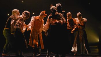 Nacim Battou présente « Un Grand Récit », une fresque historique - Critique sortie Danse Draguignan Théâtres en Dracénie