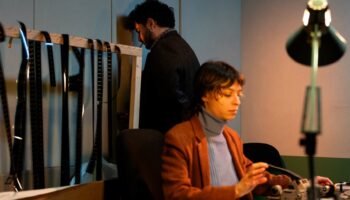 « Et le reste c’est de la sauce sur les cailloux » de Sacha Ribeiro et Alice Vannier : la radicalité des Straub à portée de drôlerie - Critique sortie Théâtre Lyon Les Célestins – Théâtre de Lyon