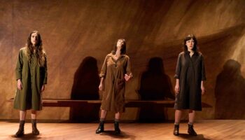 « L’Arbre à sang », mis en scène par Tommy Milliot : la parole vigoureuse de trois femmes qui reprennent leur destin en main - Critique sortie Théâtre Besançon Nouveau Théâtre de Besançon