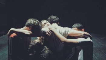 Julien Gaspar explore un drame familial avec « La Gueule ouverte » - Critique sortie Théâtre Aubervilliers Théâtre de la Commune