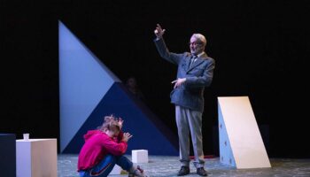 « La Leçon » : Robin Renucci met en scène Ionesco pour redire que doit cesser la violence. Salutaire ! - Critique sortie Théâtre Marseille La Criée - Théâtre National de Marseille