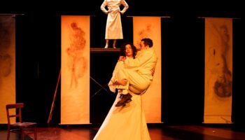 Clémence Coullon provoque encore une fois la surprise avec « Le Roi, la Reine et le Bouffon », un spectacle léger et drôle, où affleurent pulsions et excès - Critique sortie Théâtre Paris Théâtre de la Tempête