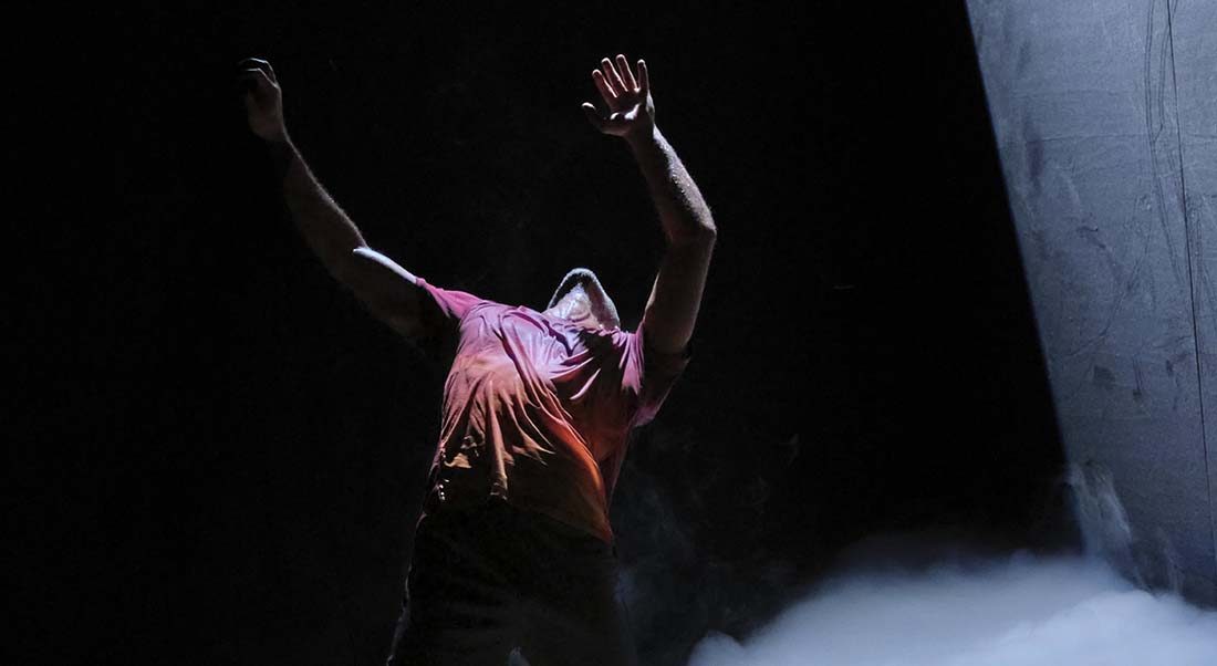 « Smoke » de Philippe Saire, pièce pour un danseur et une fumée mouvante - Critique sortie  Paris Centre culturel suisse de Paris