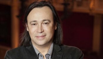 Stéphane Braunschweig met en lumière « les profondeurs cachées de l’amitié » dans « À notre place » - Critique sortie Théâtre Paris La Colline – Théâtre National