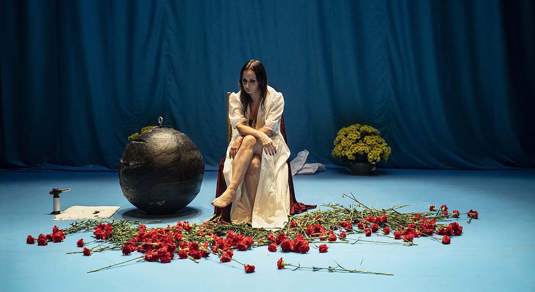 L&rsquo;artiste espagnole Angélica Liddell présente « Vudú (3318) Blixen », premier volet de sa « Trilogie des funérailles » - Critique sortie Théâtre 75006 Paris Odéon-Théâtre de l’Europe