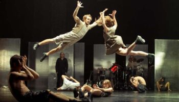 Recréation de “What the Body Does Not Remember” du chorégraphe Wim Vandekeybus - Critique sortie  Paris Philharmonie de Paris- Grande salle Pierre Boulez