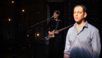 « Abysses », un texte personnel de Davide Enia mis en scène par alexandra Tobelaim - Critique sortie Théâtre paris 75003 Maif Social Club