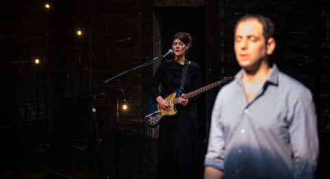 « Abysses », un texte personnel de Davide Enia mis en scène par alexandra Tobelaim - Critique sortie Théâtre paris 75003 Maif Social Club