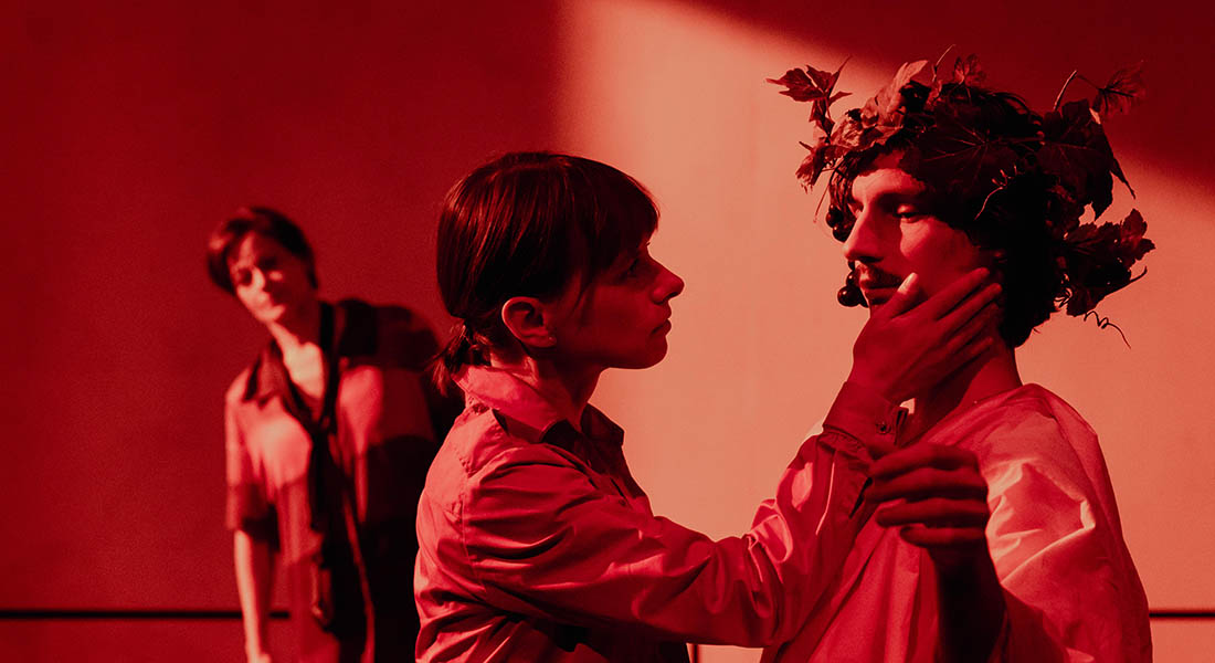 « Au-delà de toute mesure », une création en forme de rêverie et de quête existentielle d&rsquo;Elsa Agnès - Critique sortie Théâtre Paris Théâtre de la Tempête