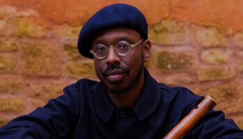 Le saxophoniste Shabaka converti aux volutes de la flûte signe un salutaire retour - Critique sortie Jazz / Musiques 75007 Paris Musée du quai Branly - Jacques Chirac