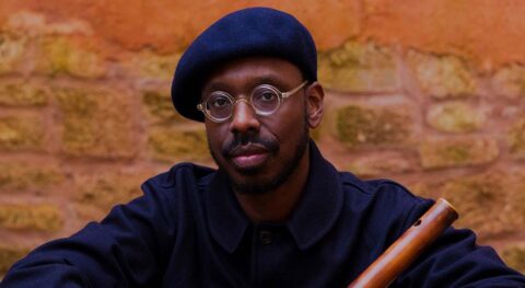 Le saxophoniste Shabaka converti aux volutes de la flûte signe un salutaire retour - Critique sortie Jazz / Musiques 75007 Paris Musée du quai Branly - Jacques Chirac