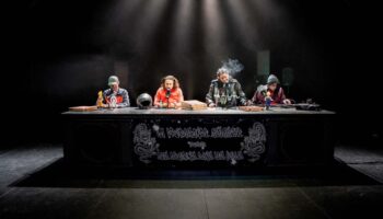 Avec Des Dragons dans les halls, Julien Villa signe un théâtre d’aujourd’hui : libre et foisonnant - Critique sortie Théâtre saint denis Théâtre Gérard-Philipe