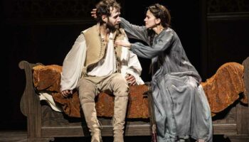 Dans une mise en scène tout en intelligence de Denis Podalydès, la troupe de la Comédie-Française fait renaître la grandeur du Cid - Critique sortie Théâtre Paris Théâtre de la Porte Saint-Martin