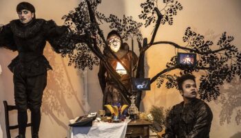 Jeanne Desoubeaux met en scène « Avec les pieds », un huis clos familial fantaisiste écrit par Nicole Genovese - Critique sortie Classique / Opéra Montigny-le-Bretonneux Théâtre de Saint-Quentin-en-Yvelines - Scène nationale