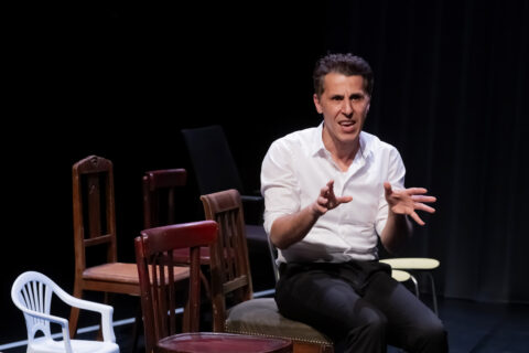 Jean-Louis Martinelli porte à la scène « Un homme sans titre » d&rsquo;après Xavier Le Clerc, une quête bouleversante avec le talentueux Mounir Margoum - Critique sortie Théâtre 75 004 Paris Théâtre de la Ville-Sarah Bernhardt