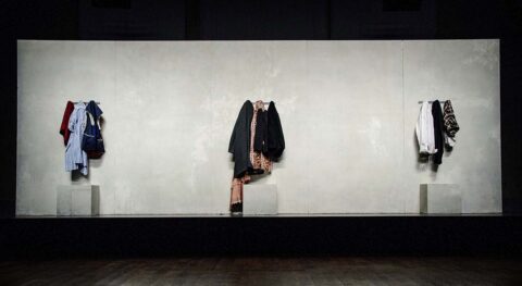 « Singspiele » de Maguy Marin : le masque et le vertige - Critique sortie Danse Paris Chaillot Théâtre national de la Danse / CND