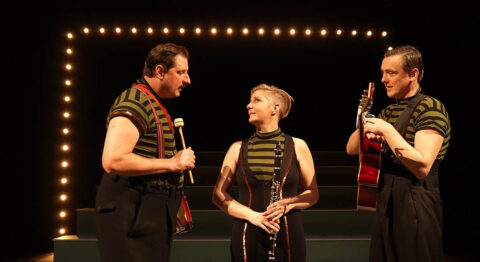 « Le Parfait Manuel » , de Mariana Lézin et Paul Tilmont,  propose une délicieuse satire politique sur la fabrication du dictateur et le vacillement de la démocratie - Critique sortie Théâtre Paris Théâtre de Belleville